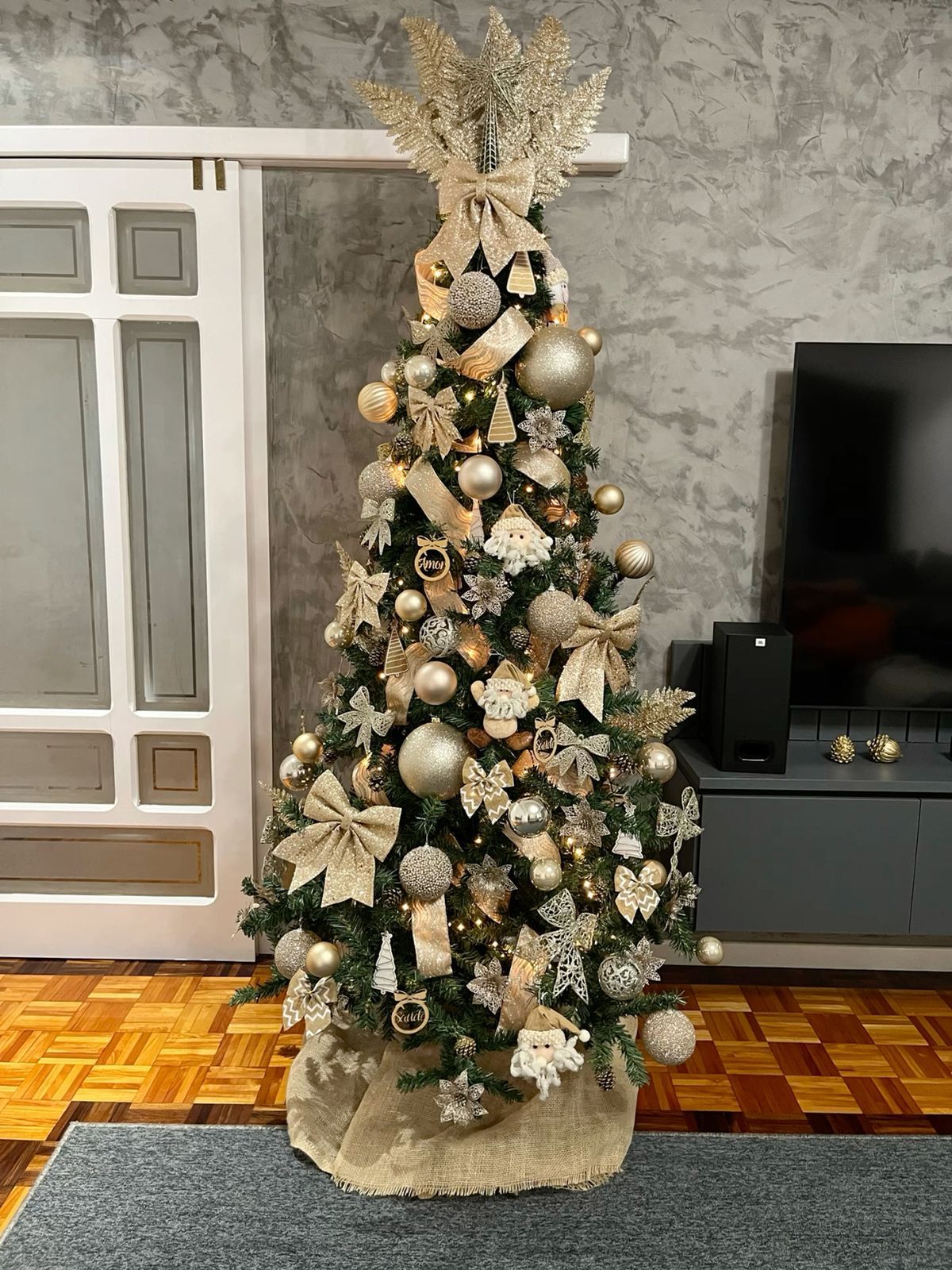 Árvore de Natal Decorada 360º Dourada Tradicional - 1,80 Metros