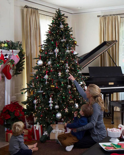 Árvore de Natal California Baby Redwood com Galhos Articulados, Suporte Metálico e Micro LEDs Embutidos