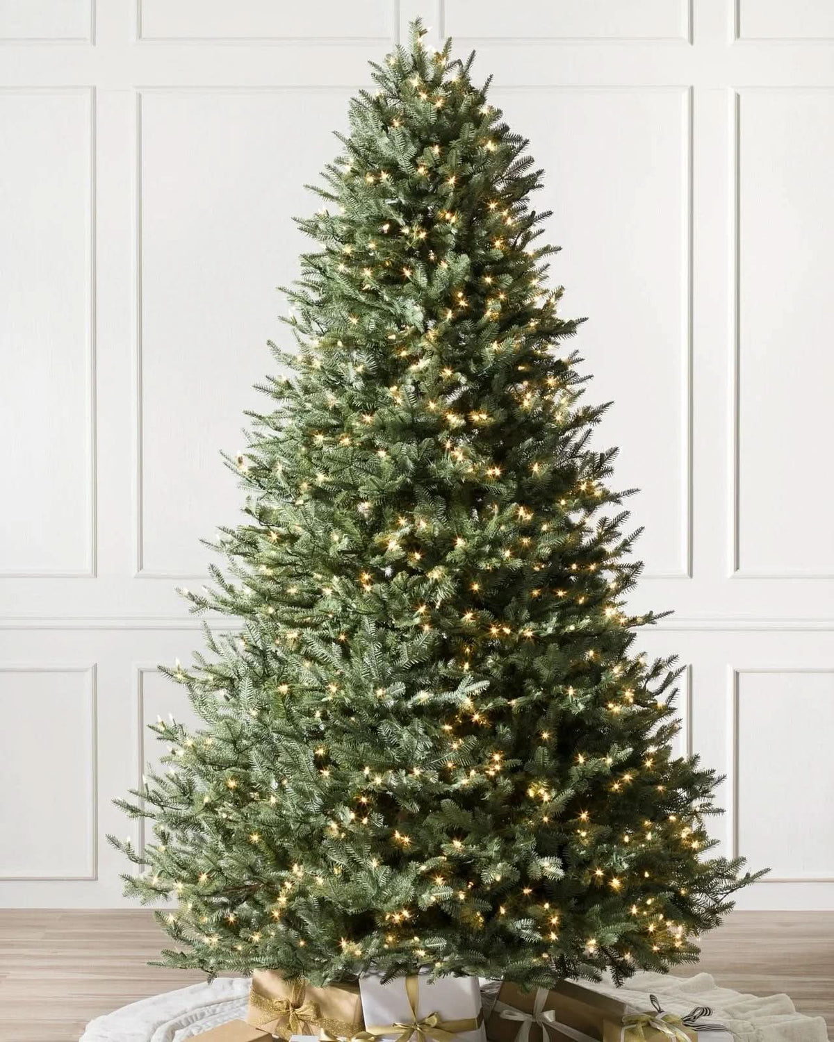 Árvore de Natal White Spruce Verde com Galhos Articulados, Suporte Metálico e Micro LEDs Embutidos