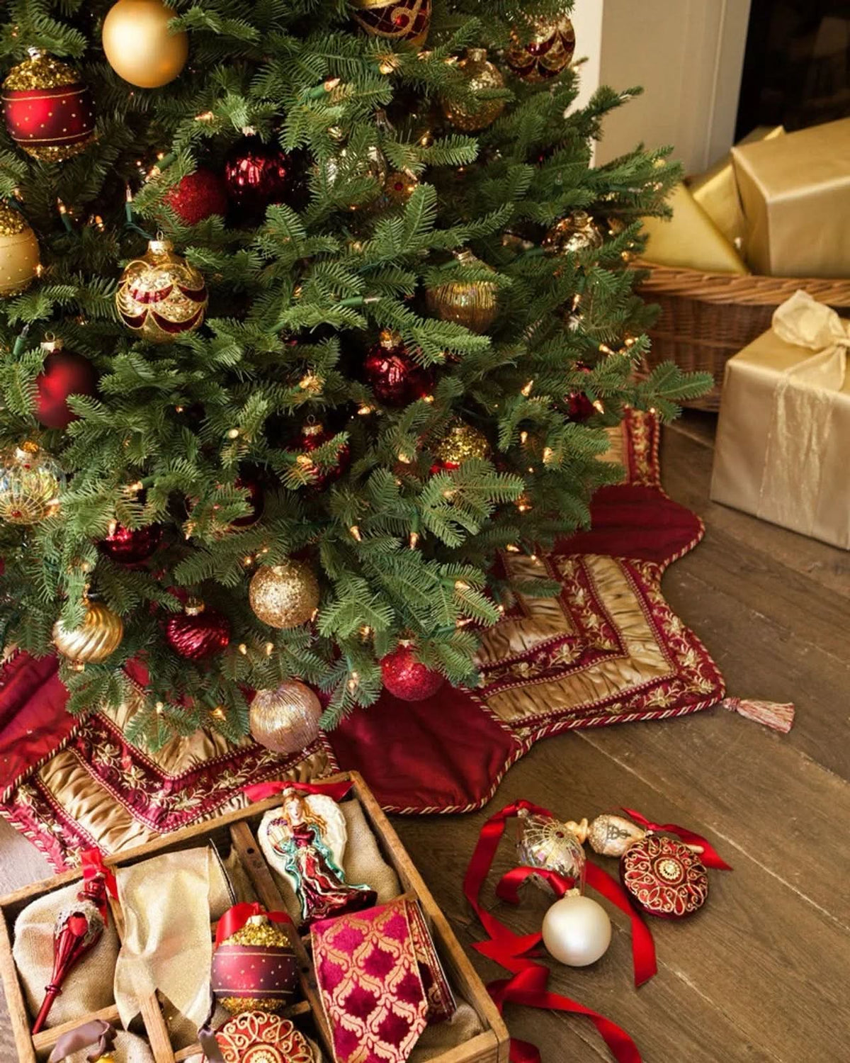 Árvore de Natal White Spruce Verde com Galhos Articulados, Suporte Metálico e Micro LEDs Embutidos