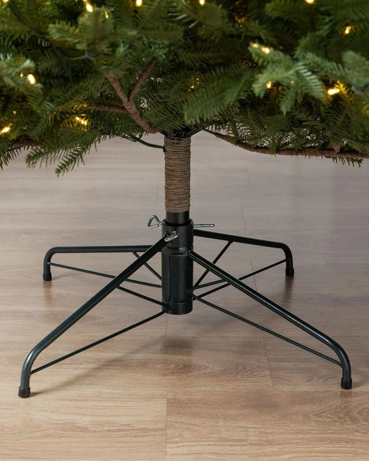 Árvore de Natal Verde Premium com Galhos Articulados, Suporte Metálico e Micro LEDs Embutidos