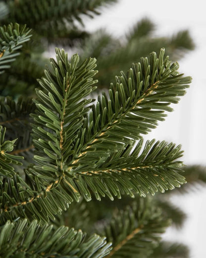 Árvore de Natal Fraser Fir com Galhos Articulados, Suporte Metálico e Micro LEDs Coloridos Embutidos