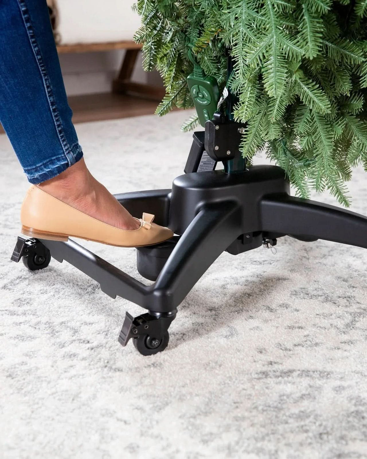 Árvore de Natal Verde Premium com Galhos Articulados, Suporte Metálico com Rodinhas e Micro LEDs Embutidos