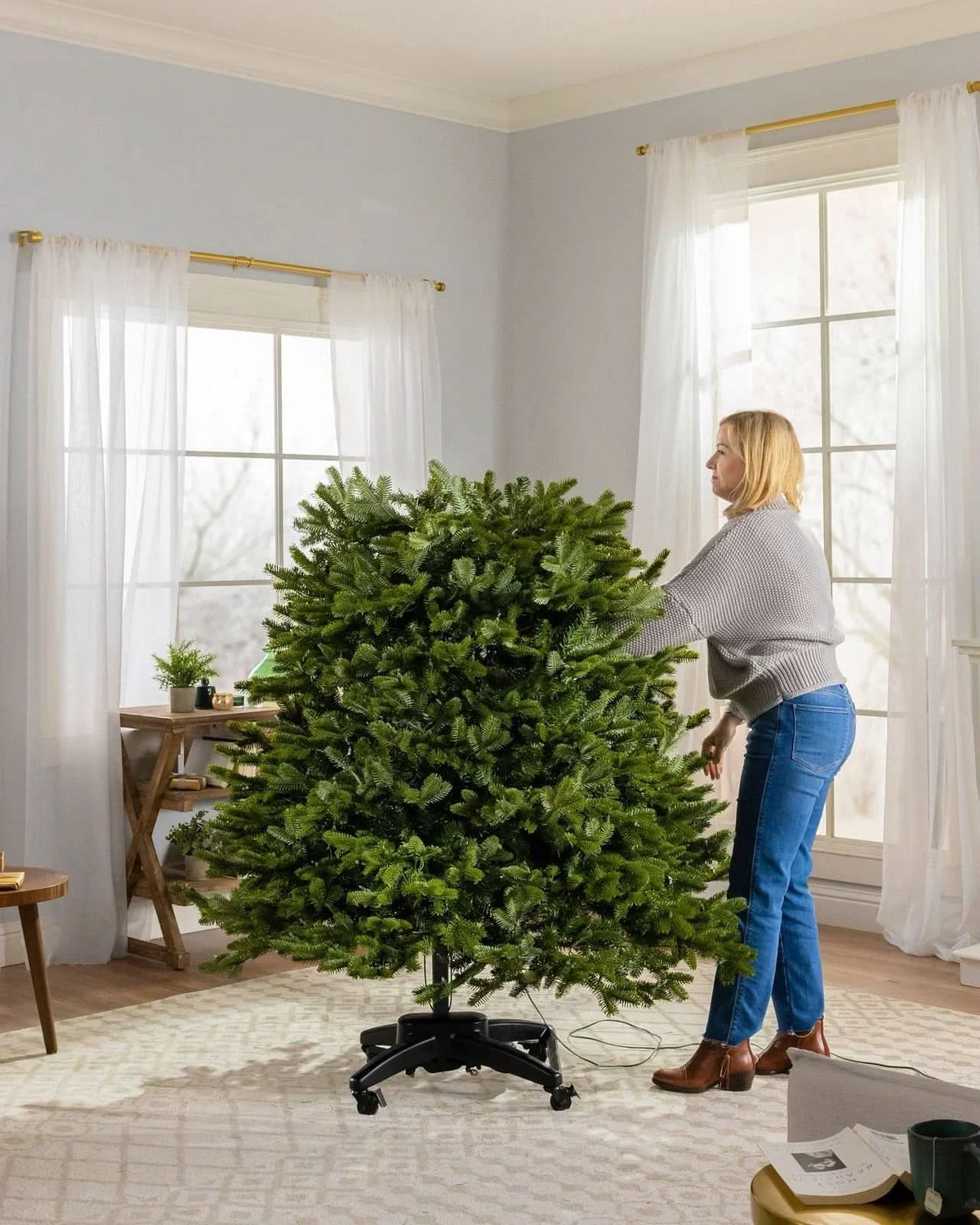 Árvore de Natal Verde Premium com Galhos Articulados, Suporte Metálico com Rodinhas e Micro LEDs Embutidos